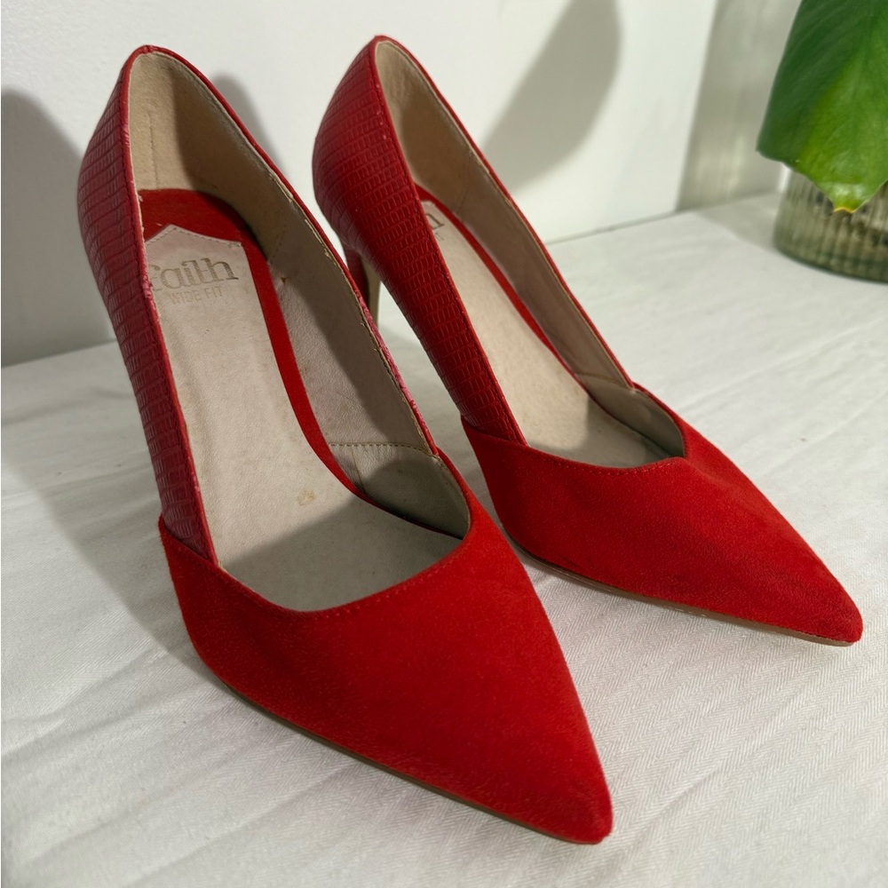 Elegant Red Women's Pumps size 7